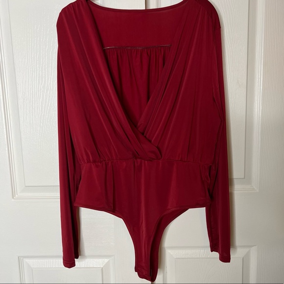 SHEIN Solid Surplice Neck Ruched Bodysuit - Picture 5 of 12